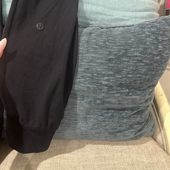 BLACK LULU JOGGERS size 4 - Picture 4 of 4